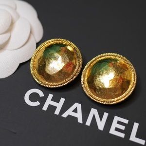 1986 CHANEL TEXTURED FINISH ROUND CLIP EARRINGS